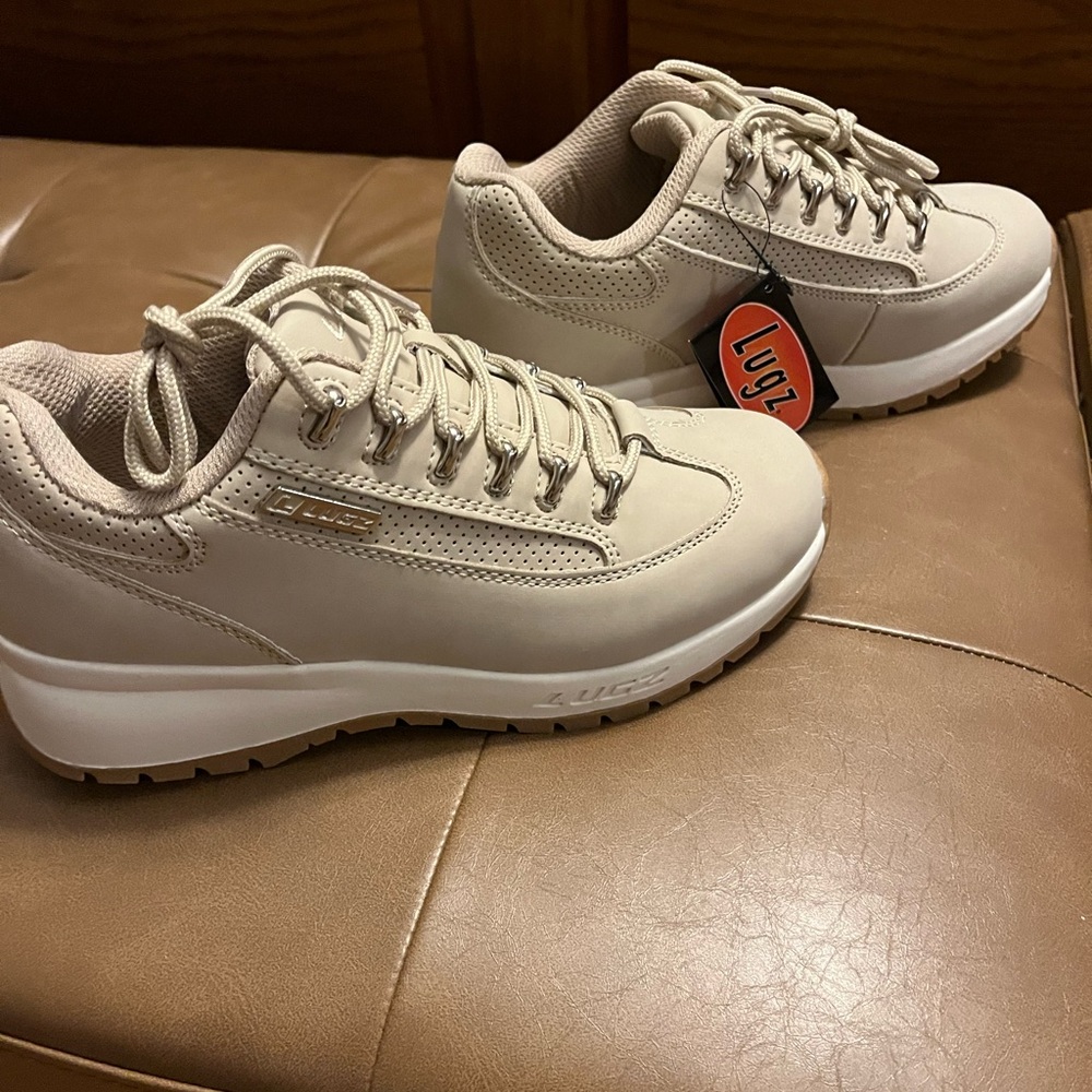 Women’s LUGZ sneakers Tan size 6, NWT never worn